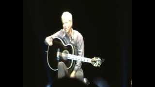 Claudio Baglioni canta Acqua Nell'Acqua e dialoga con il pubblico