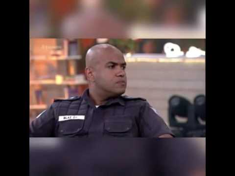 Fátima se retrata aos policiais.