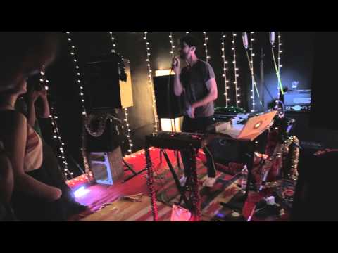 HRUP: N'toko - Minor Celebrity /STUDIO SEŠN/