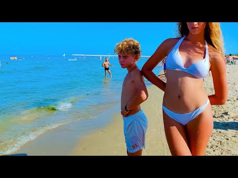 GORGEOUS BEACHES are the best place to relax. GIULIANOVA. Italy - 4k Walking Tour - Travel Guide.