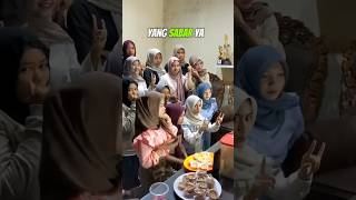 Download lagu momen sedih ketika foto bersama dan bikin video tiktok ‼️‼️ #sedih #nangis #foto #jiwayangbersedih mp3