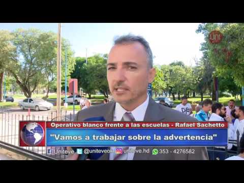 Operativo blanco frente a las escuelas.