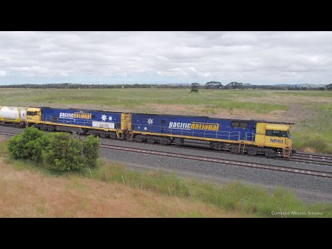 Pacific National 5MP2 Steel Train Crosses 7922V SCT Container Train (1/12/2022) - PoathTV Railway