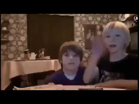 Kippie Kopstoot geeft die Bericht aan die Jongens