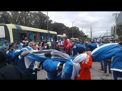 "Bajando el telon del micro - la brava" Barra: La Brava &bull; Club: Alvarado