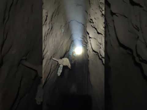 dentro de un túnel Minero en Abangares Guanacaste 🇨🇷