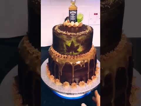 Mary meets Jack Daniels CAKE with a twist 🌱 #weed #homemade #birthday #jackdaniels #yolo #snoppdogg
