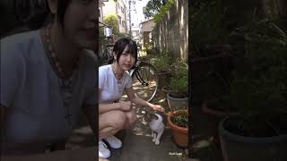【 FLUX３】　自転車に乗ったミニスカートの女の子が猫を撫でる動画を低価格のFLUX３で作ってみました　#shorts