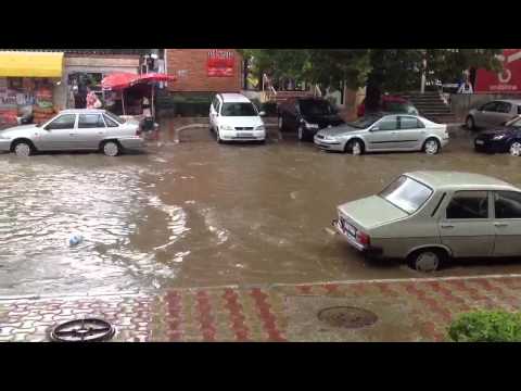 Centru din Cernavoda inundat