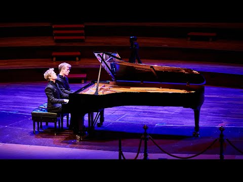 Mozart: Sonata in D for 4 hands, KV 381 - Lucas & Arthur Jussen