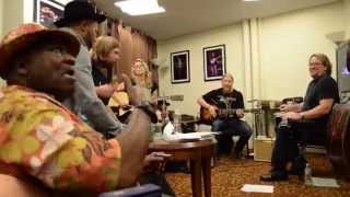 Tedeschi Trucks Band - Leavin&#39; Trunk (with Taj Mahal &amp; Jerry Douglas)