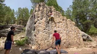 Video thumbnail of Triangle Boulder Traverse, V3. Priest Draw