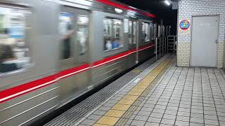御堂筋線到着シーン