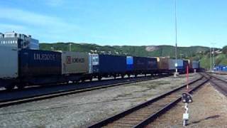 preview picture of video 'CargoNet class 66 diesel pulls freight train nr. 5792 out of Bodø station...'