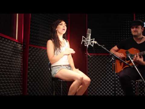 Carol Schuler -   Amy Winehouse Cover - Valerie