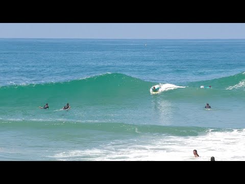 T-Street is PUMPING for Finless SURF OFF at Blackball