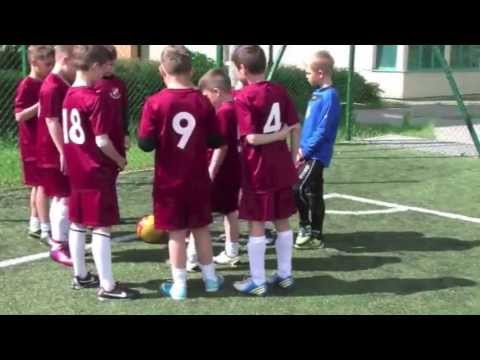 Ustalanie składu przez zawodników ASD Gwardia Opole.