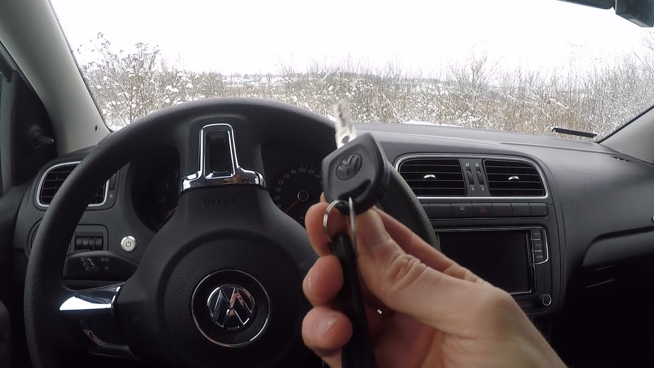 Как закрыть Фольксваген Поло без аккумулятора?