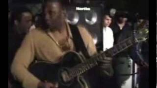 Anthony Santos tocando Ninja Gaiden