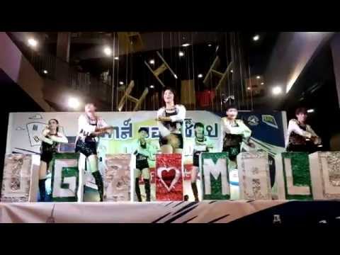 RED BUILDING cover SNSD : HUGZ MALL