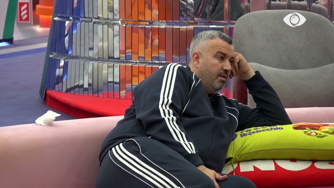 Nis sfida, Rogerti duhet të gjejë filmat