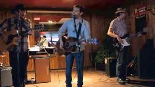 Jordan Thomas & the Bootleggers performing Who wouldn't wanna be me @ The Queensway