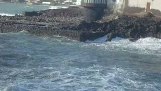 preview picture of video 'Stormy Sea in Los Cristianos Tenerife 2'