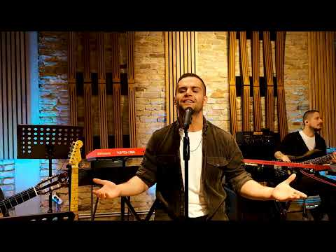 Başka Biriyim - Uğur Etiler
