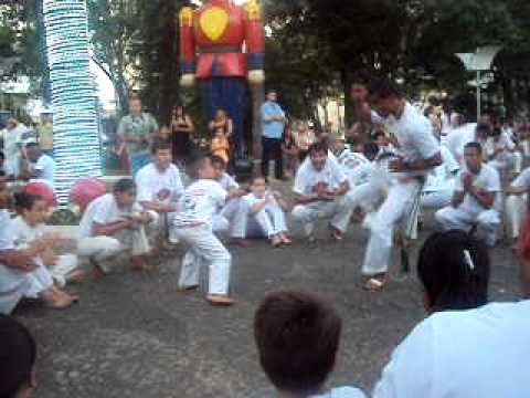 Festival arte e caridade 2011-Abadá Matheuzinho jogando com Nanico