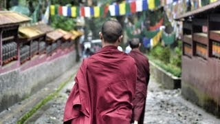 preview picture of video 'Sikkim Tour | Two Day Tour From Gangtok | Tibetan Monasteries, Changu Lake, Himalayas'