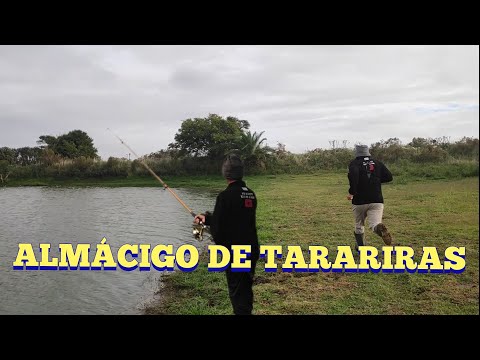 Pesca en una laguna en San José.  Felices pascuas!
