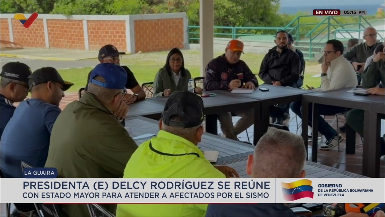 Delcy Rodríguez se reúne con el Estado Mayor en La Guaira para atender afectados por los terremotos
