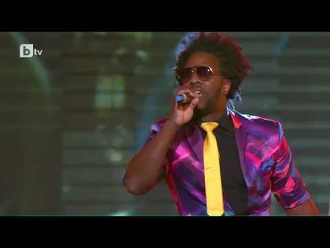 Yana y Alfredo Muy Caliente