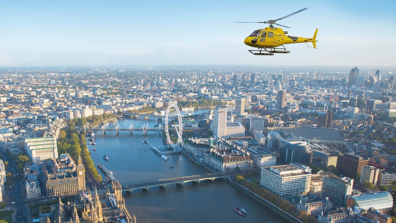 Discover the highlights of a Helicopter ride over London.