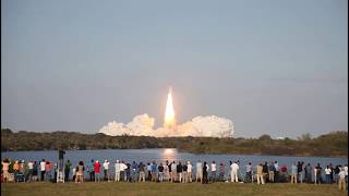 若かりし頃のひげさんかな？（00:01:50 - 00:02:05） - Space Shuttle Discovery Launch 2011/02/24