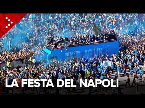 Napoli, la trionfale festa scudetto con il giro dei pullman della squadra sul lungomare Caracciolo