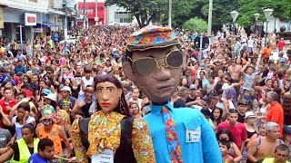 preview picture of video 'Bloco do Barbosa arrasta multidão no carnaval 2015 em Pindamonhangaba'