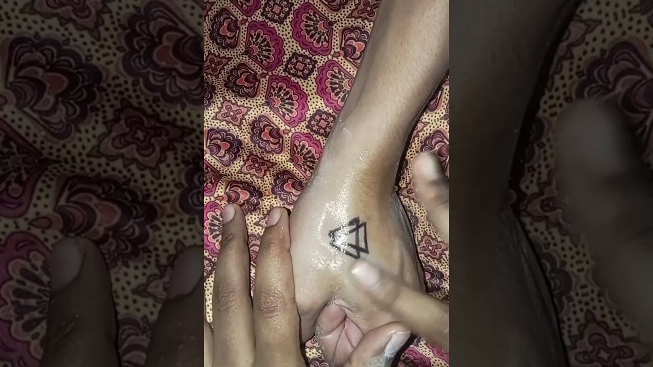 How to Draw a Temporary Waterproof Tattoo with a Pen - video 2