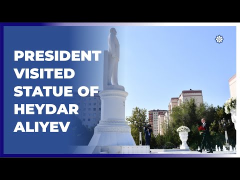 O presidente Ilham Aliyev visitou a estátua do Grande Líder Heydar Aliyev na cidade de Sumgayit