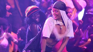 Rihanna - Rude Boy/What&#39;s My Name/Work (Live From The MTV VMAs 2016)
