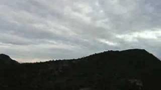 preview picture of video 'Vista desde un pico de la Sierra de Duda'