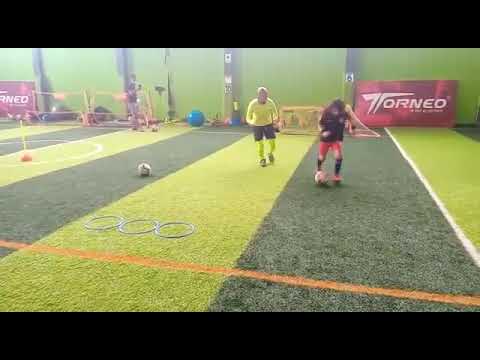 Coach Jose Neyra entrenando a Baroni