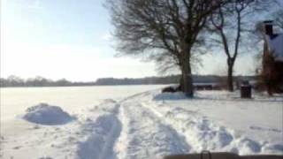 preview picture of video 'Jeep M38A1 loves the snow dec 2009 Джип M38A1 весело'