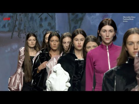 Jenesaq Spring/Summer 2022 Runway | Mercedes-Benz Fashion Week Russia | VRAI Magazine