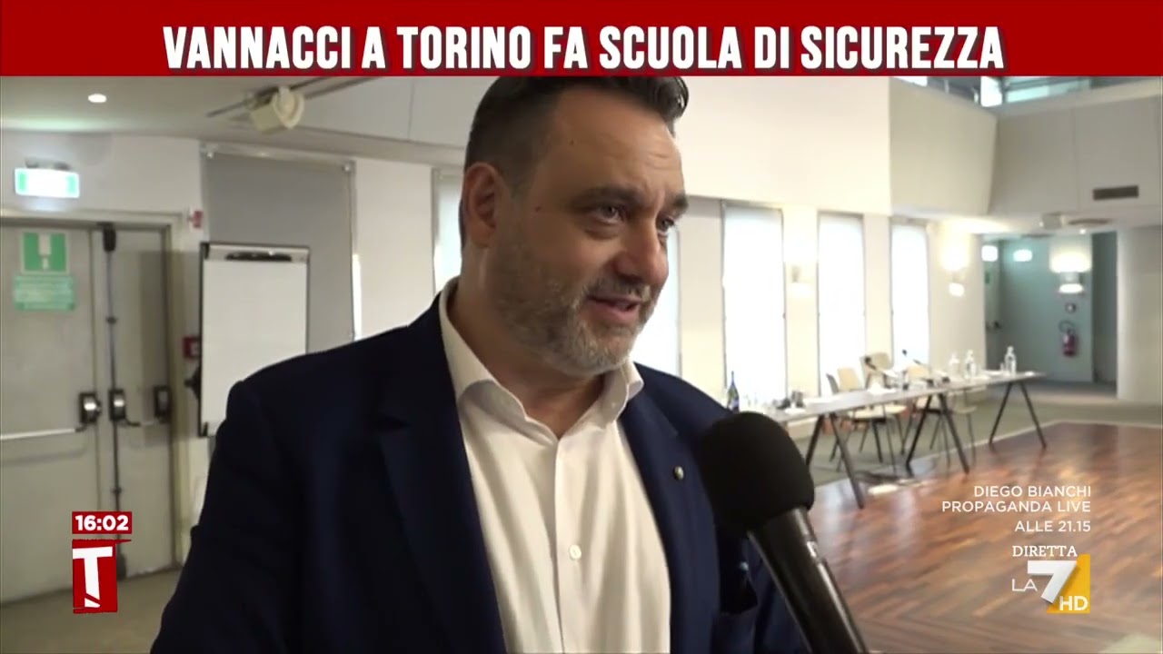 Vannacci a Torino fa scuola di sicurezza