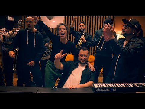 Sidi Wacho ft Paloma Pradal  -  Pa' Delante