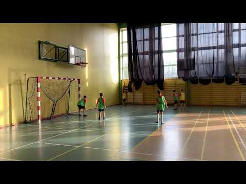 UKS Wilga Kraków (gra wewnętrzna) - 'Pijaki' strzelają gola po rzucie rożnym rywali 😉