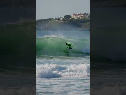 The kid ⚡️🥷 Kiko! #peniche #crashgrafia #supertubos #surfing