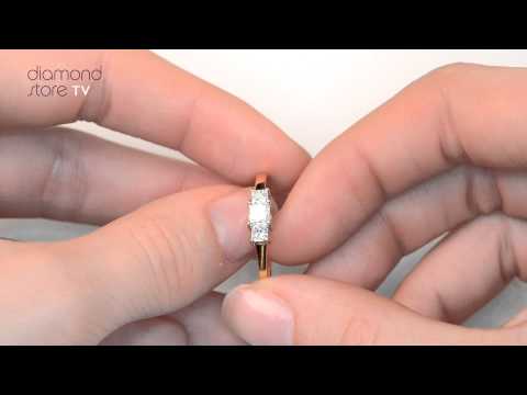 FT25-72A - LAUREN 18K GOLD 3 STONE DIAMOND RING 0.50CT