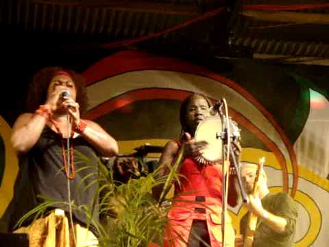 EMMA DONOVAN & SINGAOT SISTA FEST 'NAPUAN MUSIC FESTIVAL 2010 Port-Vila VANUATU